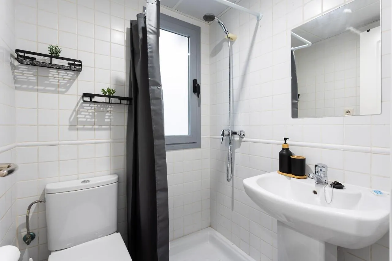 Apartment Holidays2Malaga Olletas 2 Bedrooms & 2 Bathrooms With Patio
